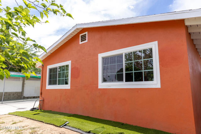 38251 Lisman Avenue, Palmdale CA: https://media.crmls.org/mediaz/c59405bd-67db-45c7-87b9-c11d340bc3b3.jpg