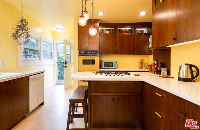 1872 W 38th Place, Los Angeles CA: https://media.crmls.org/mediaz/c5945d95-b0b7-44ee-a725-9883841c7824.jpg