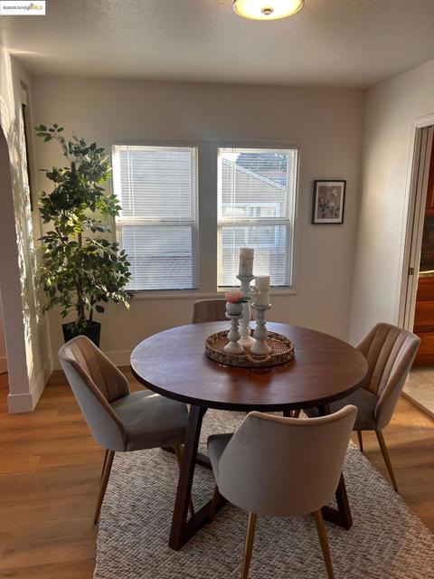 869 Lassen St, Richmond CA: https://media.crmls.org/mediaz/c594e8de-dfee-49b6-b877-df033368f173.jpg