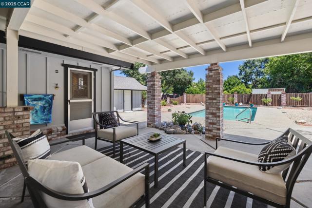 12 La Sonoma Ct, Alamo CA: https://media.crmls.org/mediaz/c5950db4-1629-4159-8248-3685064d2e0d.jpg