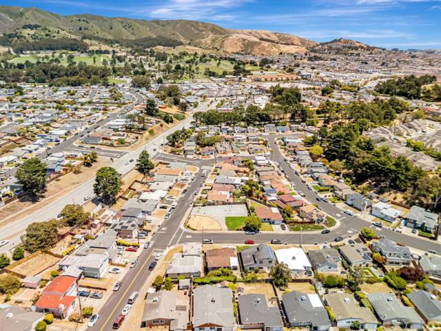 921 Newman Drive, South San Francisco CA: https://media.crmls.org/mediaz/c5952cde-5b8f-431e-84b2-40356d9d1c1d.jpg