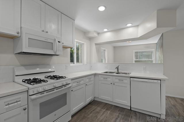 1821 25 Cypress Ave, San Diego CA: https://media.crmls.org/mediaz/c59530bc-ffe9-4894-865b-eeca3f08a987.jpg