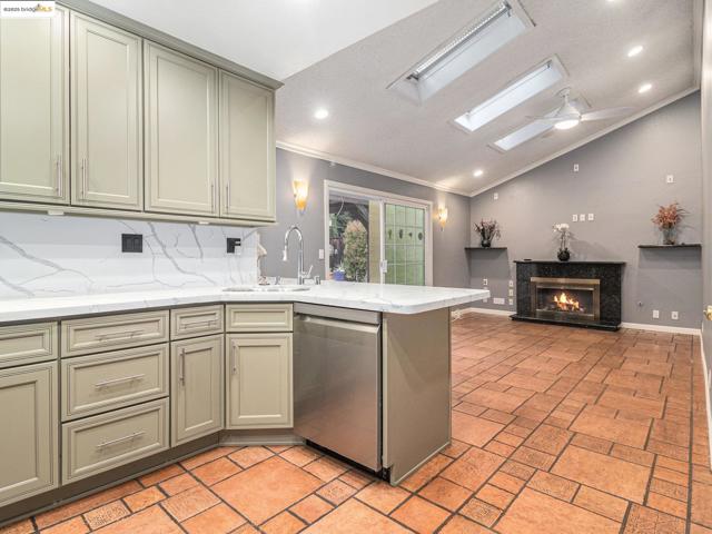 410 Kevin Ct, San Ramon CA: https://media.crmls.org/mediaz/c595a8a9-b119-4895-8643-c868dd33e594.jpg