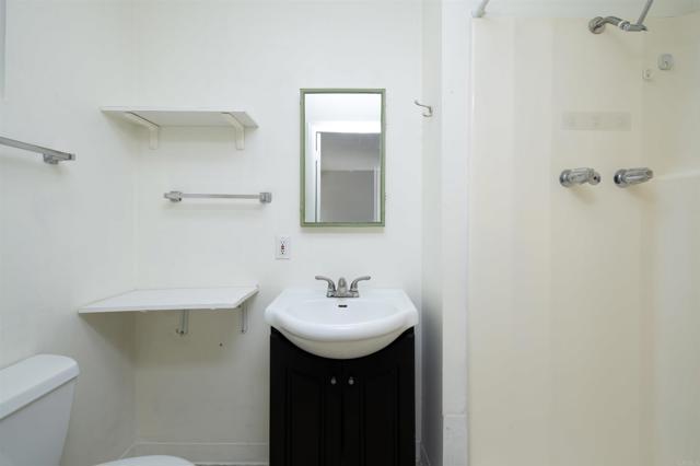 Detail Gallery Image 17 of 19 For 157 & 157 1/2 Maple Ave, Carlsbad,  CA 92008 - 3 Beds | 2 Baths