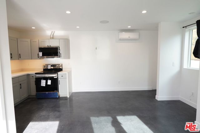 8830 Moonbeam Street, Panorama City CA: https://media.crmls.org/mediaz/c595e58e-288c-4701-95ac-1eeb58e7c777.jpg