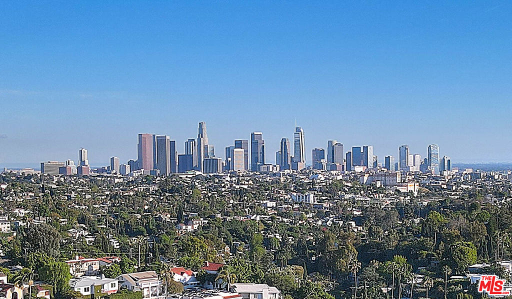 https://media.crmls.org/mediaz/c5967b7e-beb2-419b-b612-822c987146d0.jpg?preset=X-Large