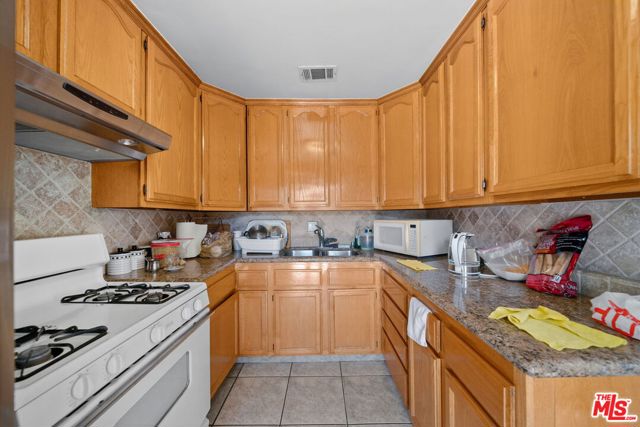 8058 Fulton Avenue photo 35