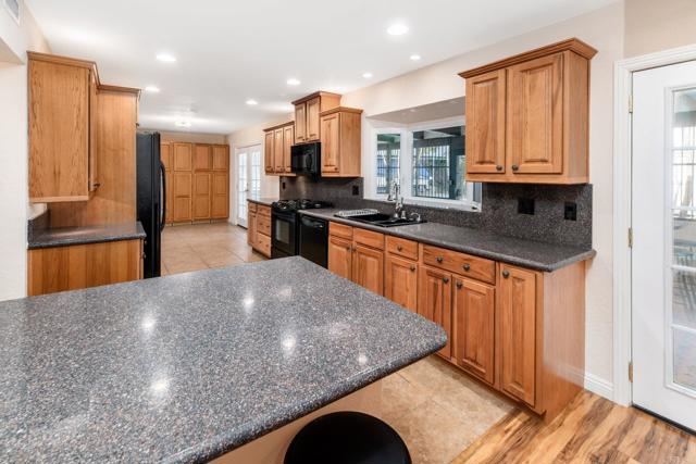 Detail Gallery Image 8 of 28 For 1502 N Ash St, Escondido,  CA 92027 - 4 Beds | 2/1 Baths