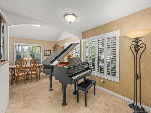 6502 La Paloma St., Carlsbad CA: https://media.crmls.org/mediaz/c597dbbd-a909-40e5-bee5-80260d45395d.jpg