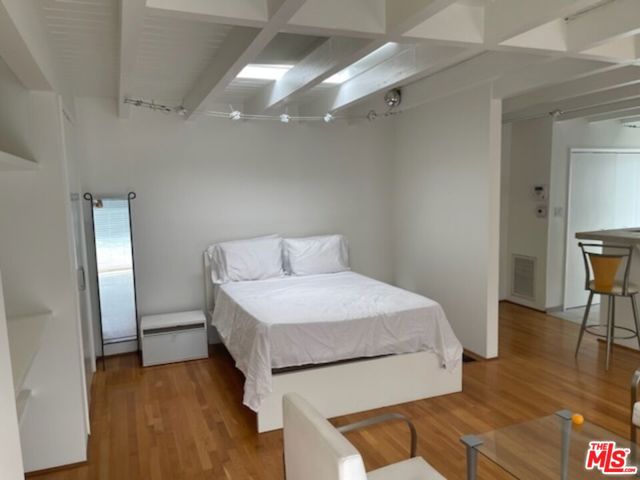 516 1/4 N San Vicente Boulevard, West Hollywood CA: https://media.crmls.org/mediaz/c5984407-9373-4a3d-9568-c48c85586721.jpg