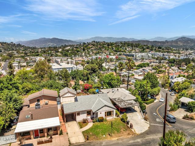 4127 Scandia Way, Los Angeles CA: https://media.crmls.org/mediaz/c5989370-0103-418c-b4c6-46fa2eed73d9.jpg