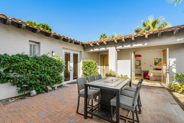 284 Loch Lomond Road, Rancho Mirage CA: https://media.crmls.org/mediaz/c598a3ab-fd2a-4c42-bf4e-c40de990f01a.jpg