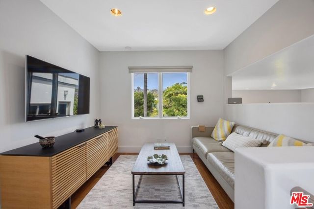 1312 Shoreline Drive, Santa Barbara CA: https://media.crmls.org/mediaz/c5997c9b-da84-496d-be55-3c9871b595f3.jpg