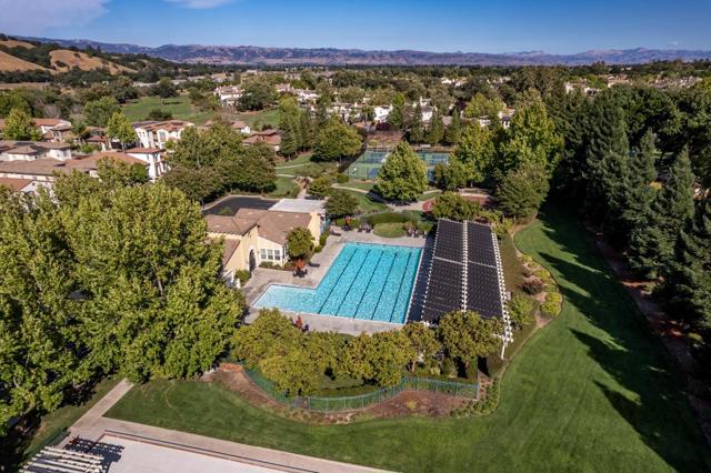 2107 Gullane Way, Gilroy CA: https://media.crmls.org/mediaz/c599f024-19e8-46fb-9602-e0a9cea3fc21.jpg
