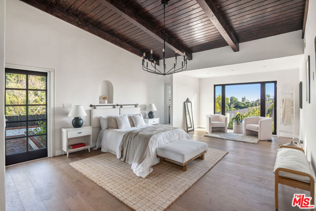 9265 Thrush Way, Los Angeles CA: https://media.crmls.org/mediaz/c59a3b71-d5c5-4bcb-8ba7-a3ad1cd15a41.jpg