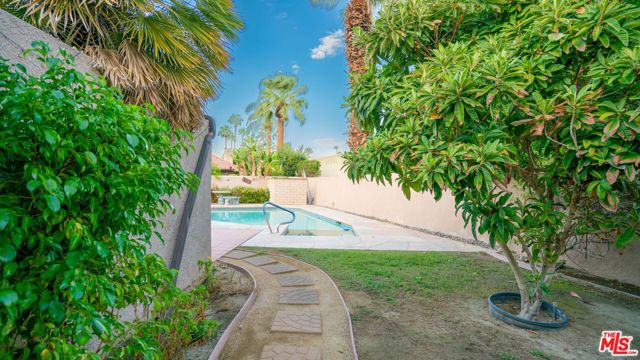 1592 S Compadre Road, Palm Springs CA: https://media.crmls.org/mediaz/c59a4441-54d1-42a4-bd50-af8579a9b5d6.jpg
