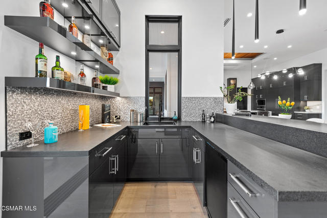 2111 High Knoll Circle, Thousand Oaks CA: https://media.crmls.org/mediaz/c59a5800-b8fd-4eaa-97c4-165120823b6c.jpg