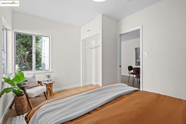 1241 Park Ave, Alameda CA: https://media.crmls.org/mediaz/c59a61da-50ad-4640-aff6-65b251174ac4.jpg