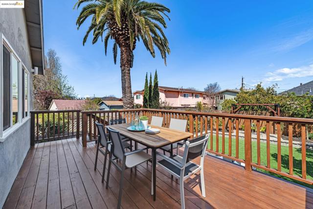 934 Apgar St, Oakland CA: https://media.crmls.org/mediaz/c59b294e-098a-45d2-ace4-4d05f8de7715.jpg