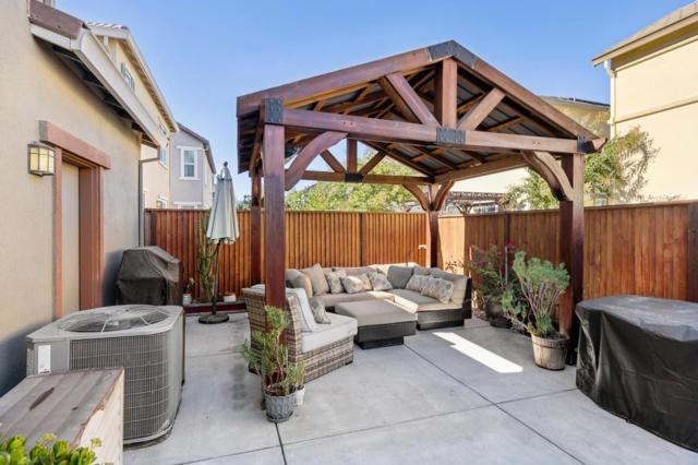 2521 Apricot Way, Gilroy CA: https://media.crmls.org/mediaz/c59b8fbb-74b0-4d27-8595-3ac6100c1d49.jpg