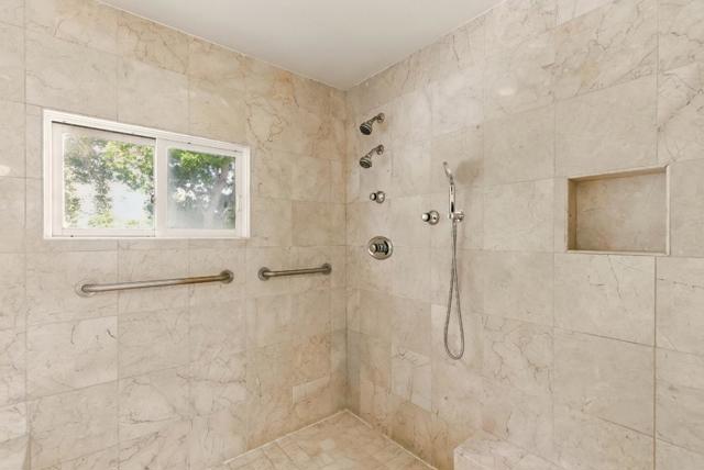 41 Regent Place, Palo Alto CA: https://media.crmls.org/mediaz/c59c27de-9650-4895-9d6d-f1334b3262ae.jpg