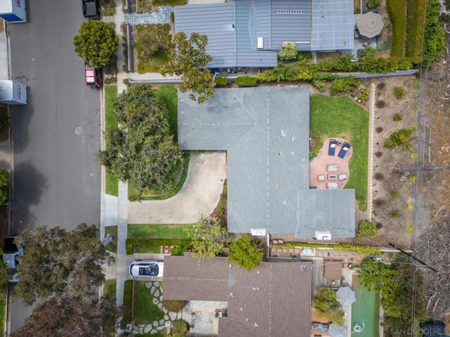 850 Coronado Ave, Coronado CA: https://media.crmls.org/mediaz/c59ca2e0-803a-4328-ad02-05892fdc20c3.jpg