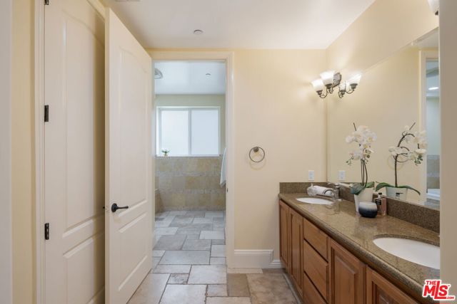 16123 West Sunset Boulevard, 12 photo 13