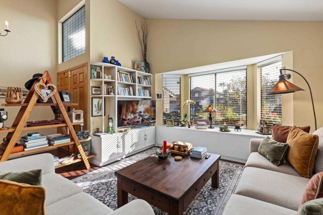 Detail Gallery Image 17 of 68 For 7212 Canyon Hill Way, San Diego,  CA 92126 - 4 Beds | 3 Baths