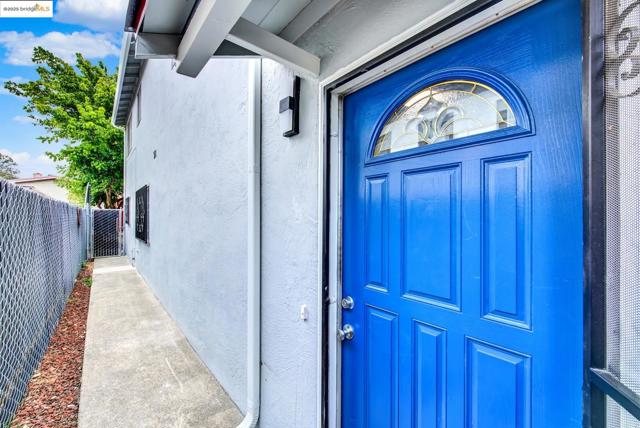 2524 Parker Ave, Oakland CA: https://media.crmls.org/mediaz/c59dfc91-723b-42a7-9582-c5effe505a13.jpg