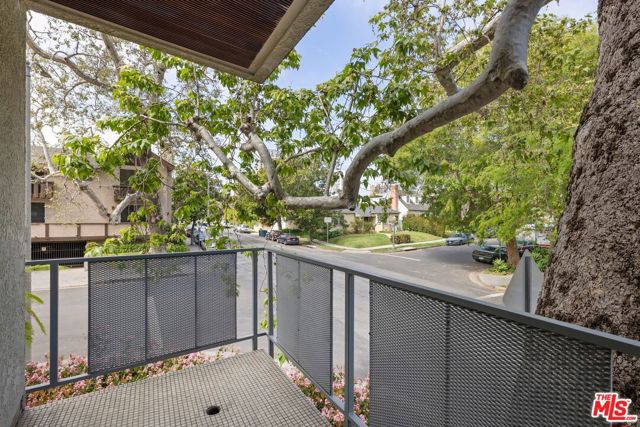 10600 Wilkins Avenue, Los Angeles CA: https://media.crmls.org/mediaz/c59e1069-f355-46fc-8705-3b4725e84611.jpg