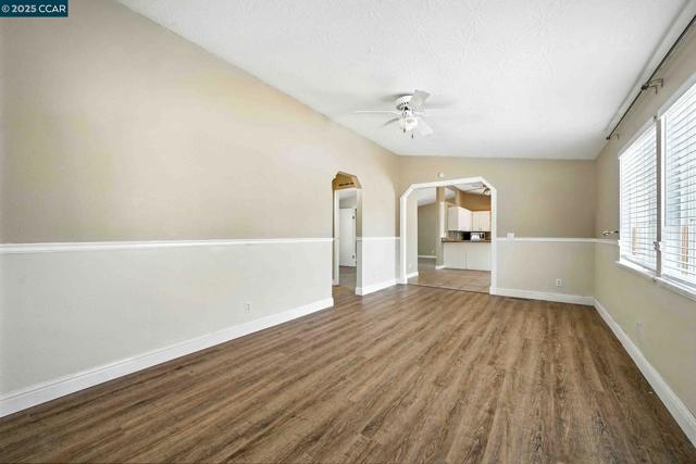 1950 Tule Ln, Knightsen CA: https://media.crmls.org/mediaz/c59e2544-fd3b-45e1-8593-705ec52d27a3.jpg