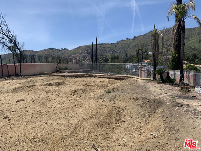 23309 W Paloma Blanca Drive, Malibu CA: https://media.crmls.org/mediaz/c59e6aa2-3827-4b04-9d90-f928110d4a7b.jpg