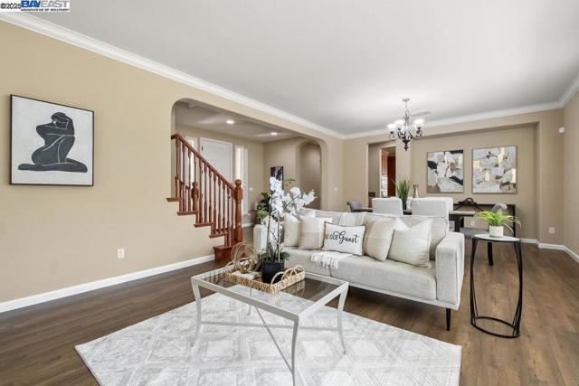 670 W Privado Way, Mountain House CA: https://media.crmls.org/mediaz/c59e9b1c-3845-4315-98a0-2562b5a96271.jpg