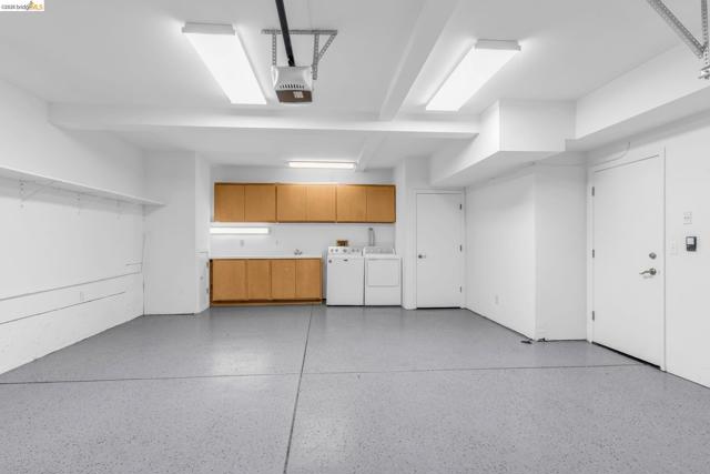 1881 Grand View Drive, Oakland CA: https://media.crmls.org/mediaz/c59ebdb6-9be3-486c-a79a-8d245838b68e.jpg