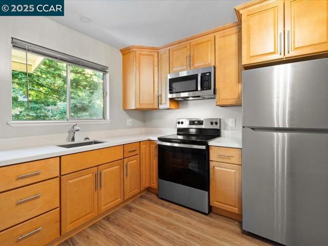 221 Green St, Martinez CA: https://media.crmls.org/mediaz/c5a042f2-b91c-4972-85f7-cb3a6602fbba.jpg