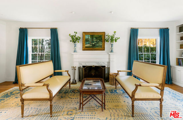 615 Trenton Drive, Beverly Hills CA: https://media.crmls.org/mediaz/c5a07de3-72a2-439f-9b23-4271cce7fd9a.jpg