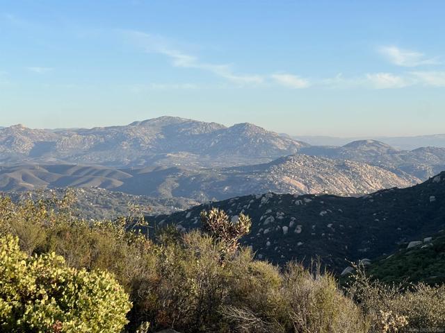 17441 Dos Picos Park Road, Ramona CA: https://media.crmls.org/mediaz/c5a0832f-6f94-485f-a9aa-50f0dcc61e86.jpg