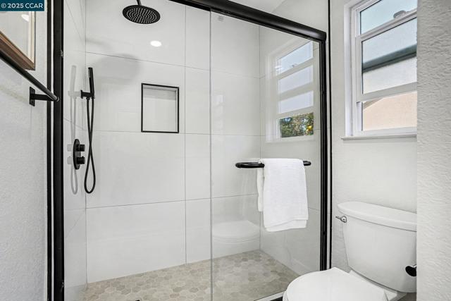 1053 Arkell Rd, Walnut Creek CA: https://media.crmls.org/mediaz/c5a094c5-c3fe-4127-8f35-59c847f080fe.jpg