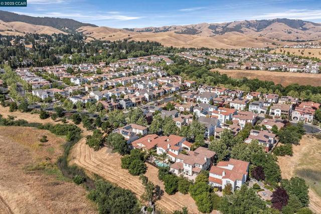 2222 Creekview Pl, Danville CA: https://media.crmls.org/mediaz/c5a095f7-6060-46d6-8255-88d322d6a2d6.jpg