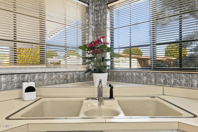 Detail Gallery Image 26 of 62 For 79 Poinsettia Gardens Dr #79,  Ventura,  CA 93004 - 2 Beds | 2/1 Baths