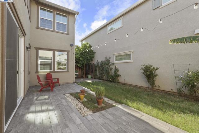1025 S Fowler Ln, Mountain House CA: https://media.crmls.org/mediaz/c5a14c5e-14a3-4d9c-a31e-47a773e72cb7.jpg
