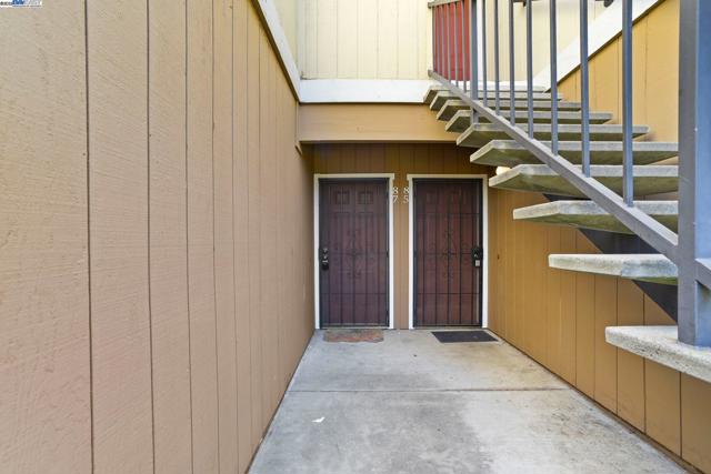 2575 Easton Way, San Jose CA: https://media.crmls.org/mediaz/c5a21df6-ca29-42da-acb7-aa7629fd15a5.jpg