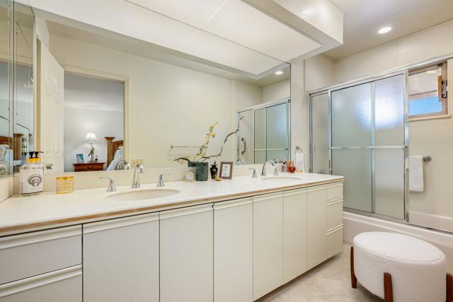 Image 40 of 47 For 78820 Runaway Bay Drive