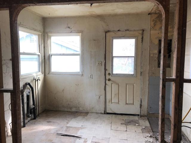 Image 12 of 17 For 8941 Lakeview Rd
