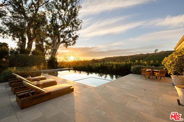 1319 Amalfi Drive, Pacific Palisades CA: https://media.crmls.org/mediaz/c5a33a70-4c1a-4f4c-825d-961829f43c69.jpg