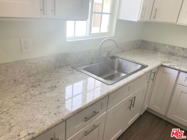 605 W 47th Street, Los Angeles CA: https://media.crmls.org/mediaz/c5a3a68d-2571-4573-8cb4-55fe08ca8652.jpg