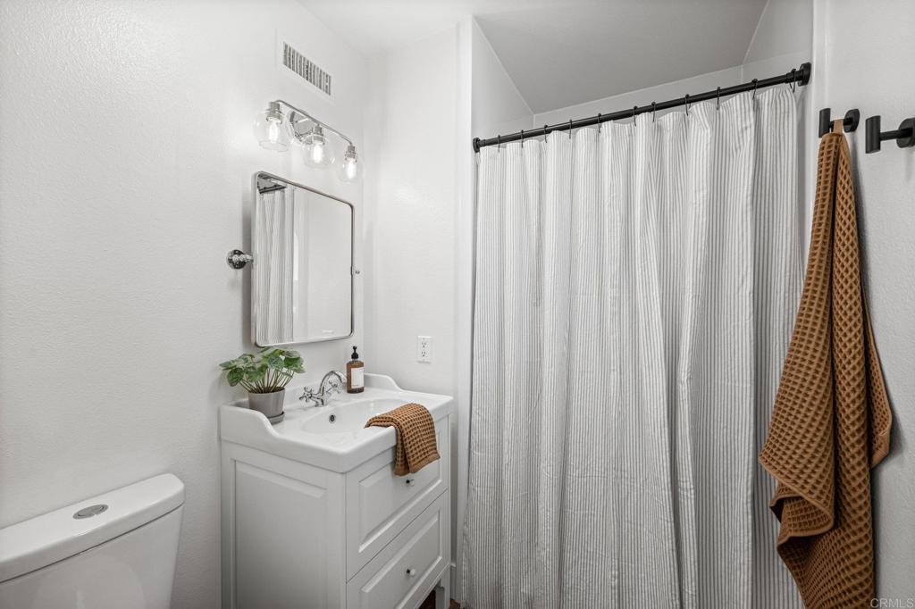 https://media.crmls.org/mediaz/c5a3e1c4-16dd-44d5-9c66-7b15cd53ce87.jpg?preset=X-Large