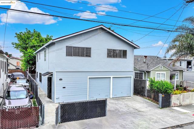 2524 Parker Ave, Oakland CA: https://media.crmls.org/mediaz/c5a3e7ad-6492-4402-ad6b-190a89e74a6a.jpg