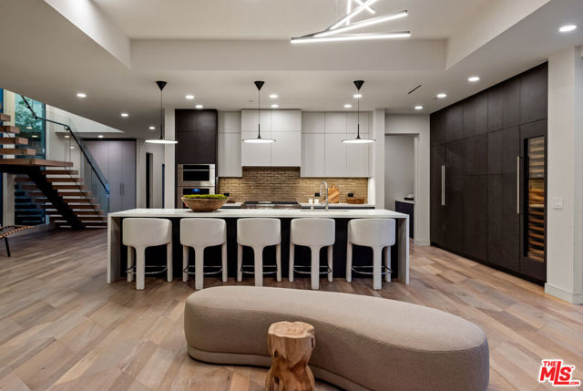 Drew Fenton | 505 Barrington Avenue Los Angeles CA | MLS: 7255319