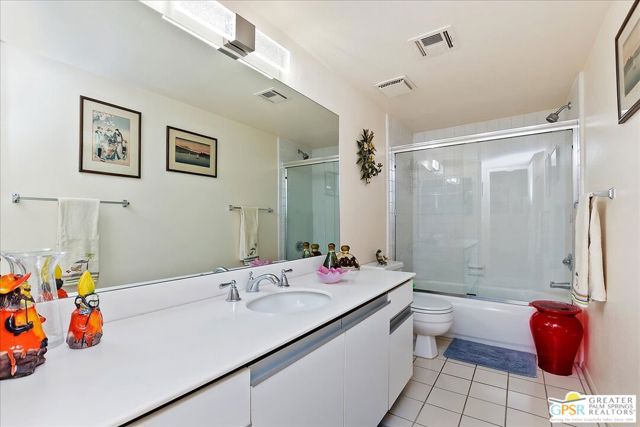 1326 N Tiffany Circle, Palm Springs CA: https://media.crmls.org/mediaz/c5a44d8e-d392-48f1-be91-830fd59d269e.jpg